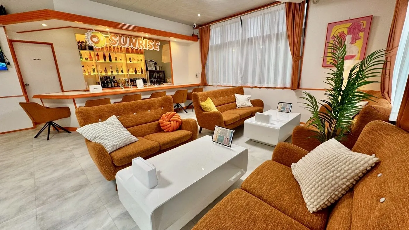Cafe & Bar SUNRISE の店内